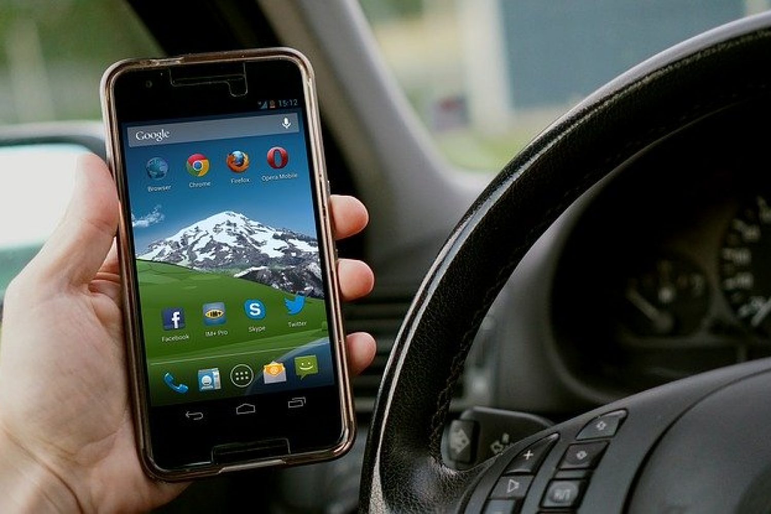 TÉLÉPHONE AU VOLANT ET INFRACTION SIMULTANÉE BORDEAUX