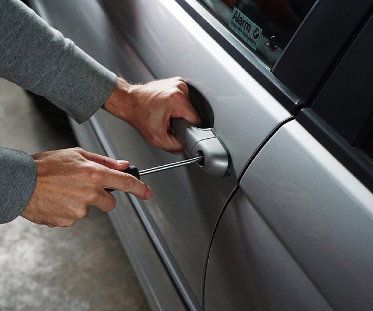 VOL DE VOITURE ET REFUS INJUSTIFIE DE L'ASSURANCE